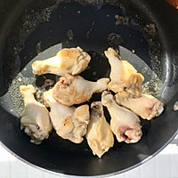 懒人下饭菜：鲜美鸡翅根乱炖蔬菜的做法图解3