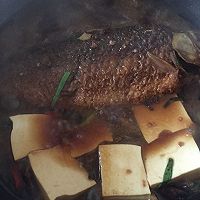 红烧鲫鱼炖豆腐的做法图解7