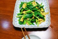 蒜苔青椒炒蛋的做法