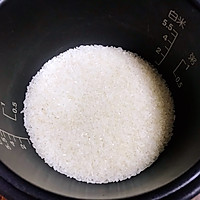 土豆香菇腊肠焖饭的做法图解4