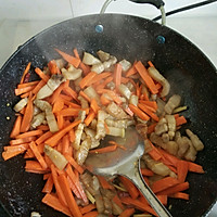 胡萝卜炒肉～健康饮食的做法图解4