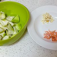 #菜油就选外婆乡，新鲜开榨抢先尝#夏天多吃瓜｜大虾皮烧丝瓜的做法图解1