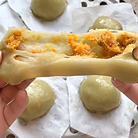 艾草做的咸蛋黄肉松青团的做法图解9