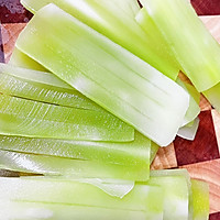 藤椒苦苣拌莴笋的做法图解3