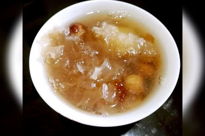健康美丽吃出来——桃胶皂角米莲子银耳羹