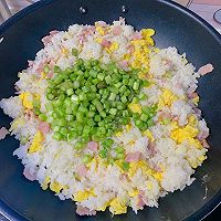 #吃出健康，解决假胖#芦笋培根鸡蛋炒饭的做法图解7