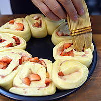 德普烤箱食谱——糖衣奶酪草莓卷的做法图解9
