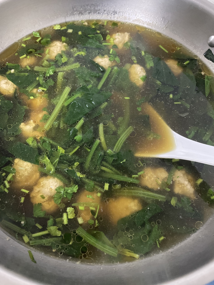 菠菜丸子汤 丸子菠菜汤的做法