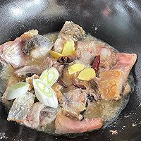 #食来运转，新年干杯#咸鱼炖萝卜的做法图解3