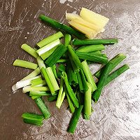 “芋”罢不能的好味道-红烧芋艿五花肉#冬季滋补花样吃法#的做法图解3