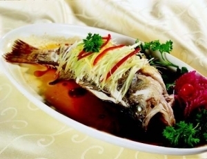 鲜美滋味：清蒸鲈鱼