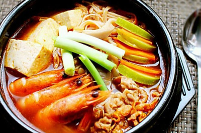 韩式肥牛鲜虾锅