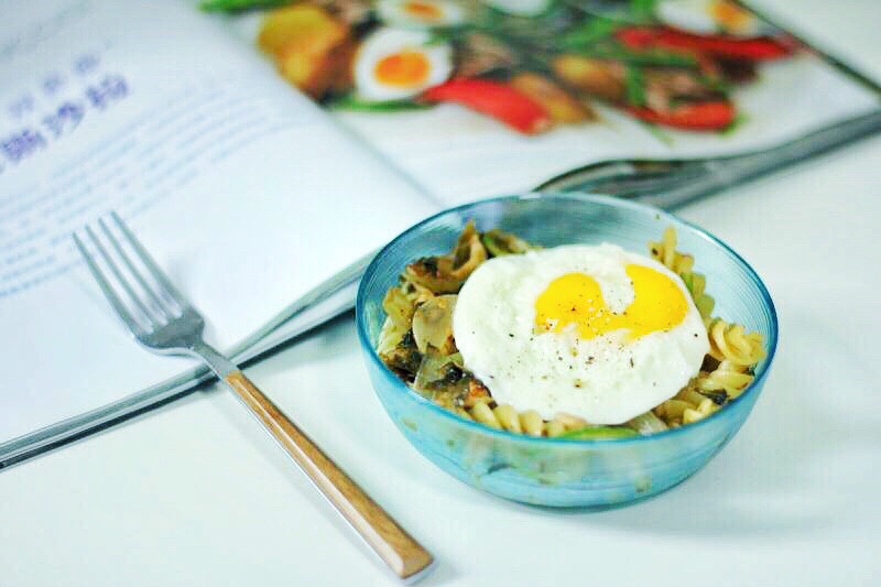 Microwave oven Kwai poached egg free - try the first farmer egg.