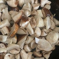 蚝油菌菇的做法图解3