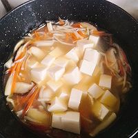 菌菇豆腐汤的做法图解7
