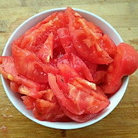 西红柿炖豆腐的做法图解1