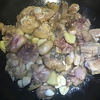 鸡腿肉炖土豆香菇的做法图解3