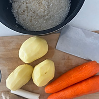 胡萝卜土豆羊肉焖饭的做法图解2