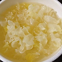 小姨妈雪耳红枣煮桃胶的做法图解3