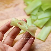 凉拌莴笋结的做法图解4