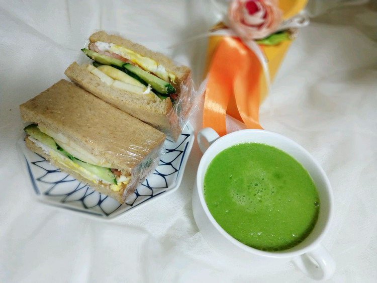 低脂减肥餐——果蔬三明治、果蔬汁的做法