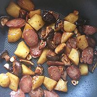 香肠土豆焖饭的做法图解3