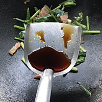 蒜苗辣椒炒腊肉的做法图解8
