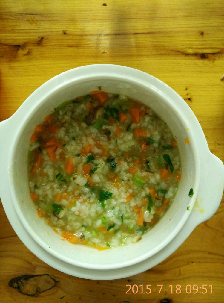 胡萝卜香菇青菜粥的做法