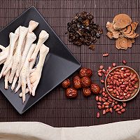 龙目鸡血藤补血凤爪汤的做法图解1