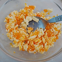 焗咸蛋黄蟹味培根#在“家”打造ins风美食#的做法图解2