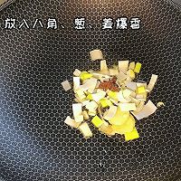 #带着美食出去浪#香菇鸡丁米线的做法图解2