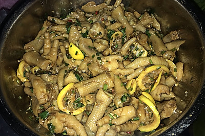 网红凉拌鸡脚