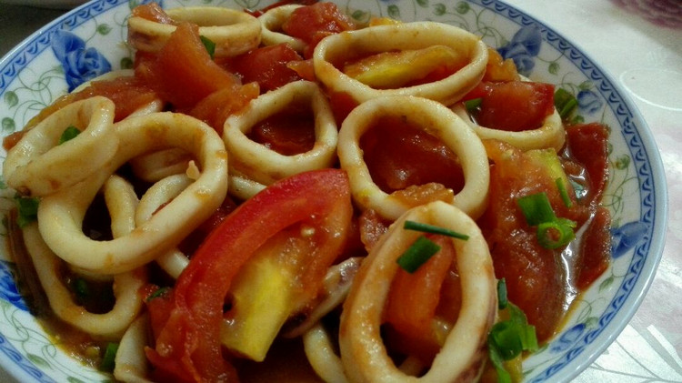 番茄烩鱿鱼圈的做法