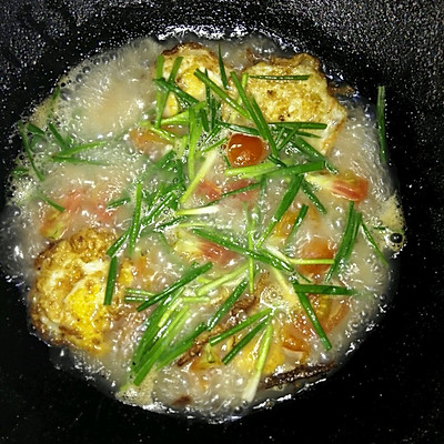 煎鸡蛋泡西红柿汤