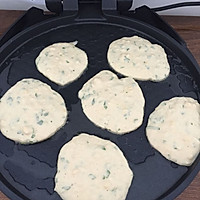 快手早餐之黑胡椒芹菜鸡蛋饼的做法图解3