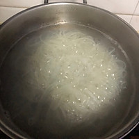 酸汤米粉的做法图解1