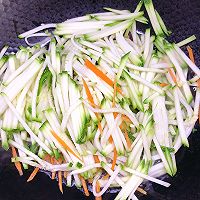 清炒圆宝嫩南瓜丝的做法图解6