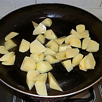 土豆焖鸭腿的做法图解3