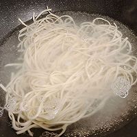 家庭版炸酱面的做法图解2