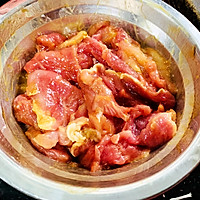牛肉炒莲藕的做法图解1