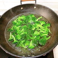 减肥必备餐～西兰花炒鸡胸肉的做法图解3