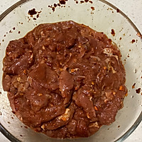 泡椒牛肉的做法图解1