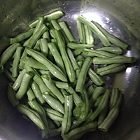 豆角焖面的做法图解1