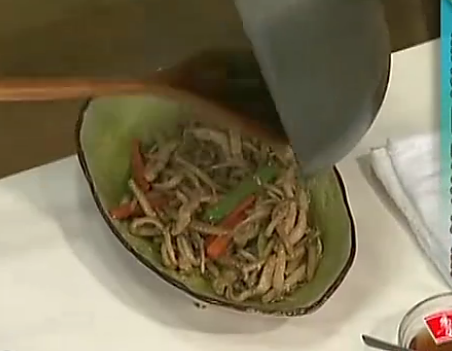 猪颈肉炒茶树菇的做法