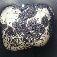 面包机版黑芝麻牛奶土司#享“美”味#的做法图解4