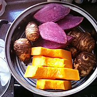 椰浆牛奶水果龟苓膏三色芋圆西米露的做法图解2