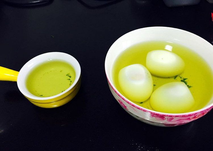 三月三  地菜煮鸡蛋的做法