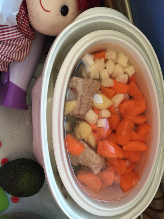 #桃子辅食记#胡萝卜山药排骨汤的做法图解4