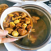 板栗菌菇鸡，好吃又养生的做法图解6