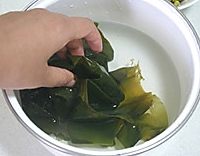 海带绿豆汤的做法图解3